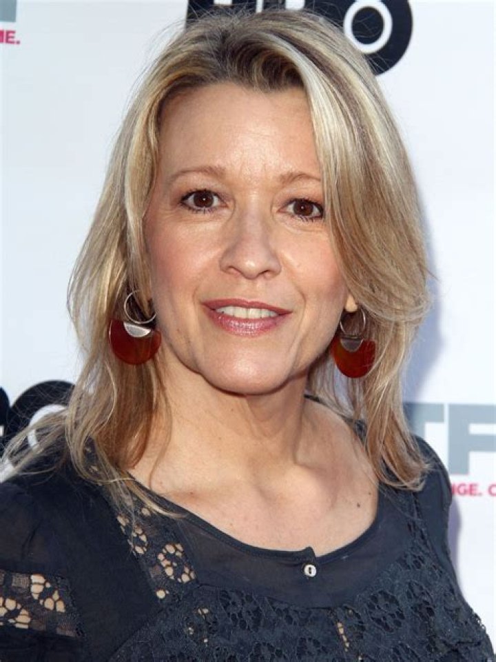 Linda Emond- Wiki, Age, Net Worth, Husband, Height, Ethnicity