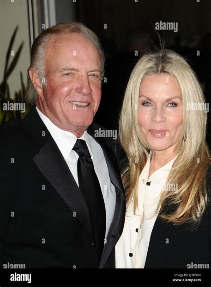 Linda Stokes- Wiki, Age, Husband, Net Worth, Ethnicity, Height