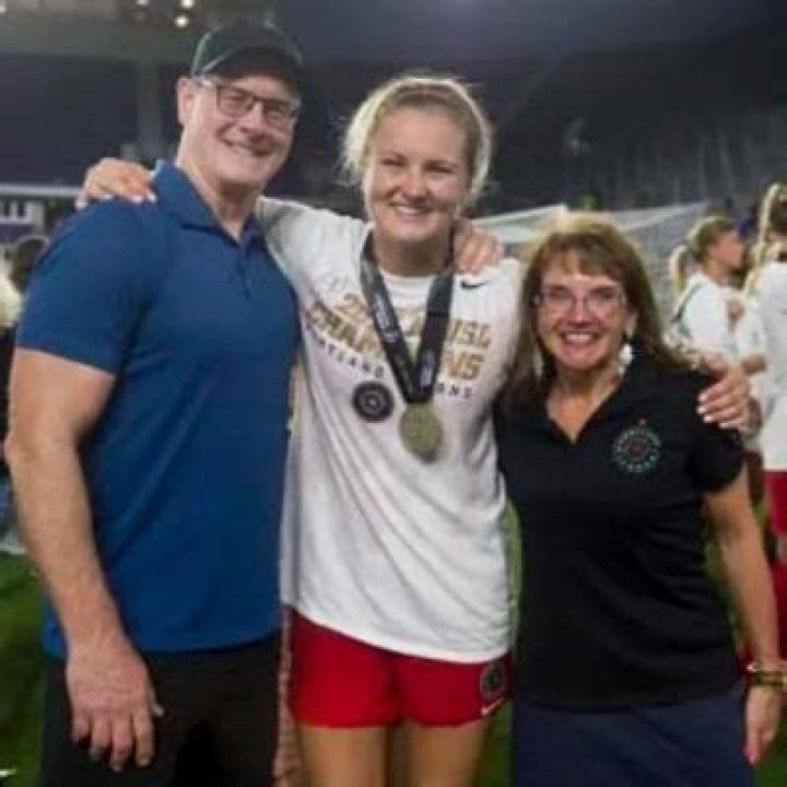 Lindsey Horan Family: How Many Siblings Does She Have? Parents & Wiki
