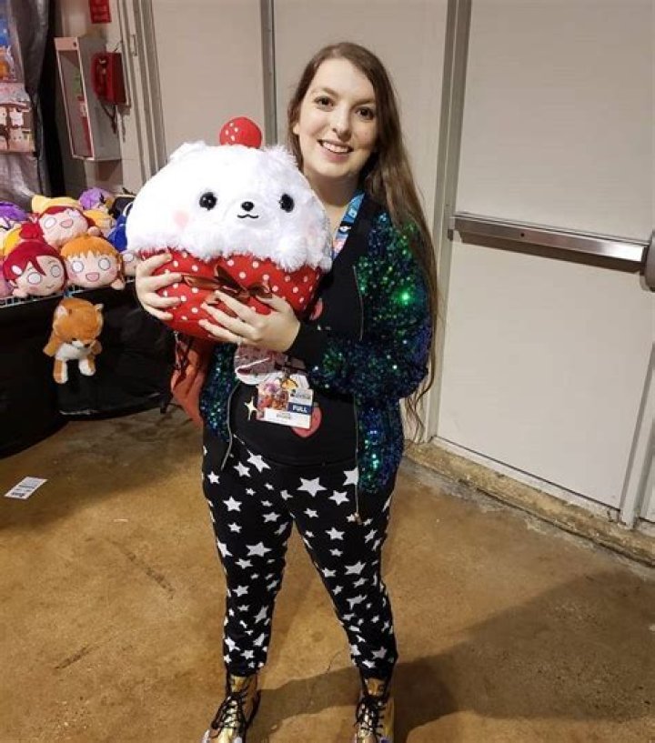 Lizzy Hofe- Bio, Age, Height, Net Worth, Relationship, Dating