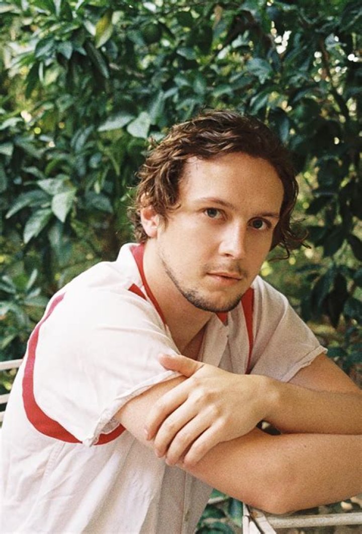 Logan Miller- Wiki, Age, Height, Net Worth, Girlfriend, Ethnicity