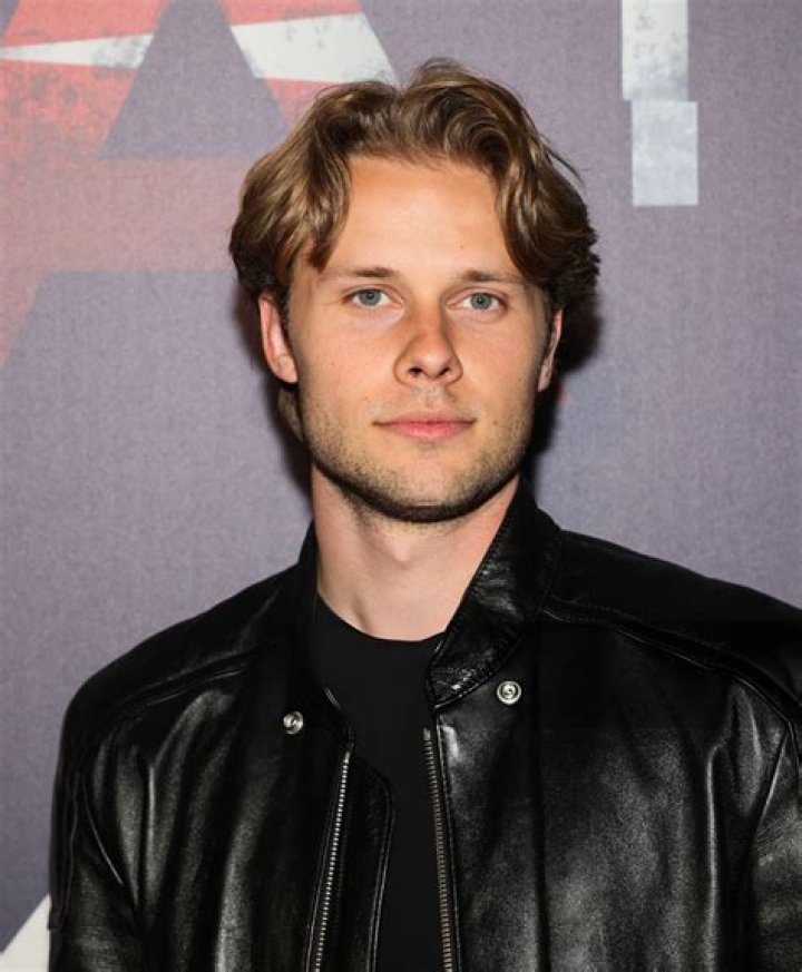 Logan Shroyer- Wiki, Age, Height, Net Worth, Girlfriend, Ethnicity