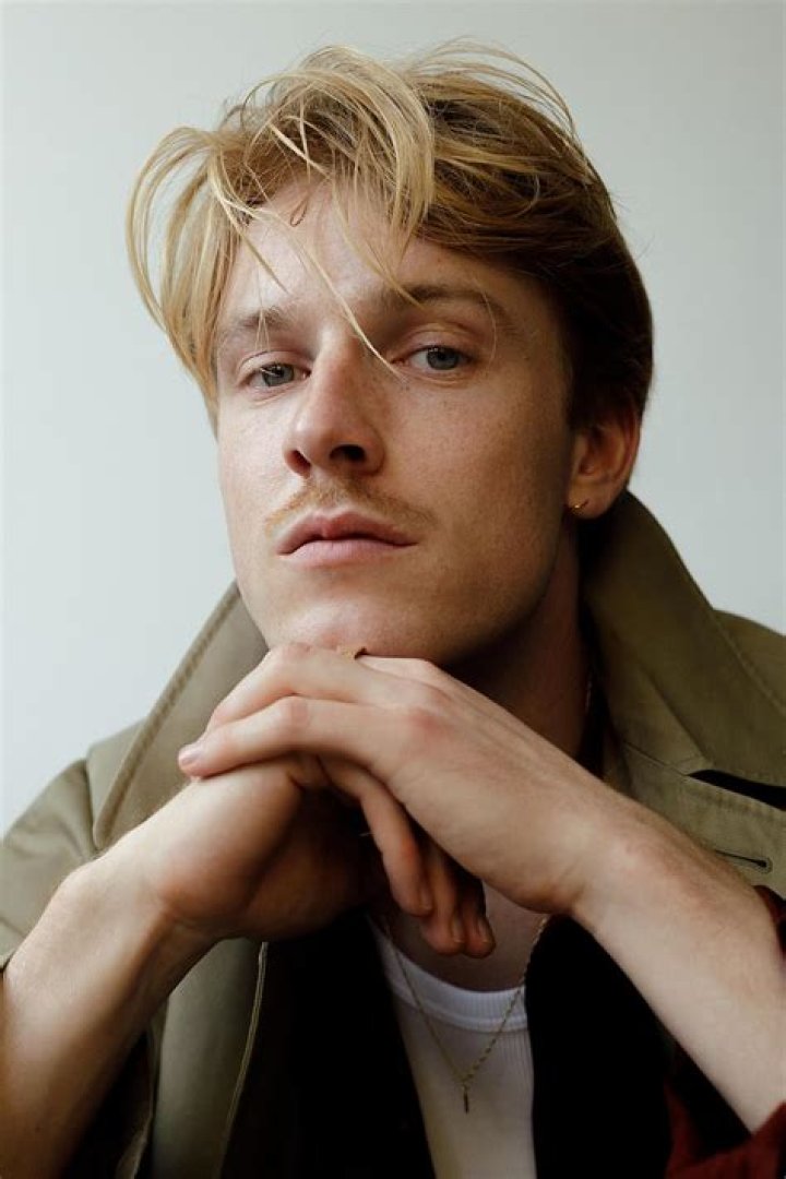 Louis Hofmann- Wiki, Biography, Age, Height, Net Worth, Girlfriend