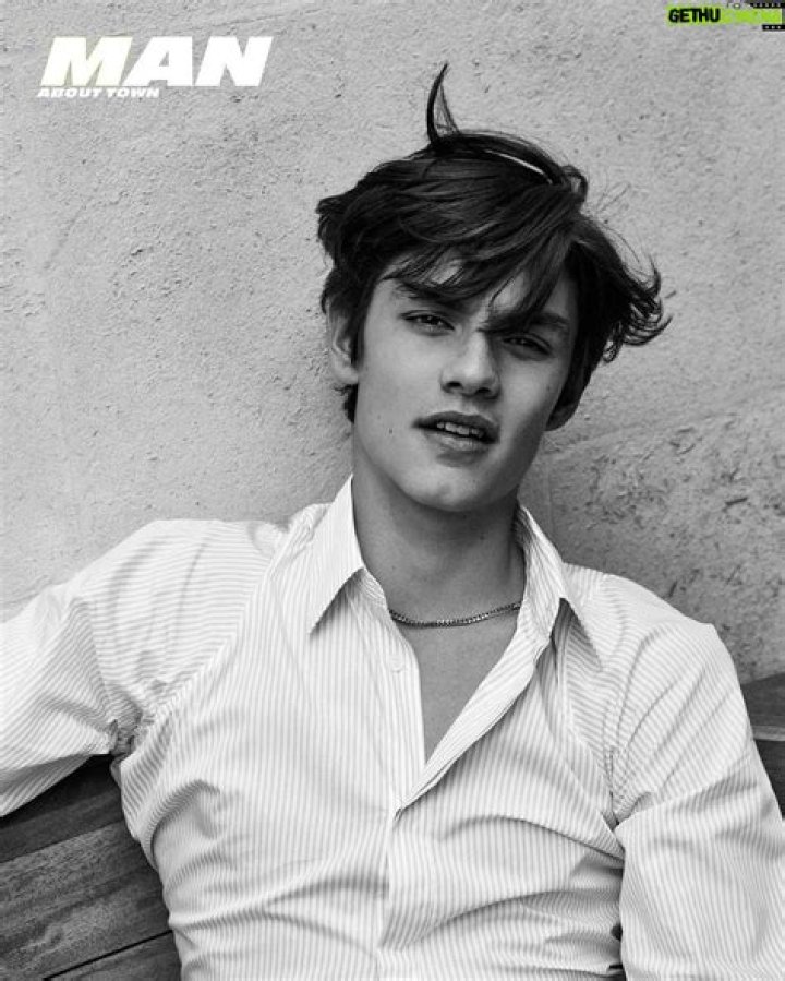 Louis Partridge- Wiki, Age, Girlfriend, Ethnicity, Net Worth, Height, Career