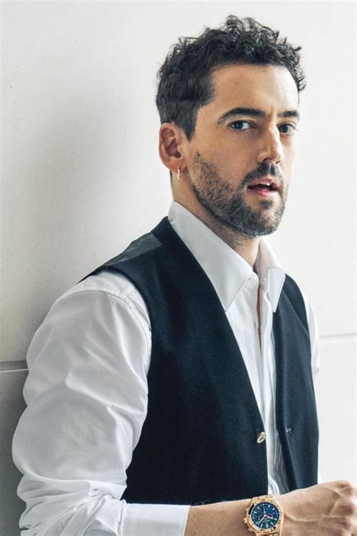 Luis Gerardo Méndez- Wiki, Age, Height, Net Worth, Girlfriend, Ethnicity