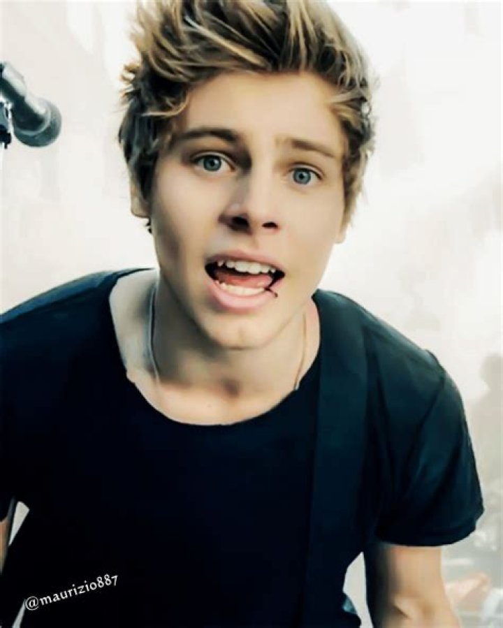 Luke Hemmings- Wiki, Biography, Age, Height, Net Worth, Girlfriend