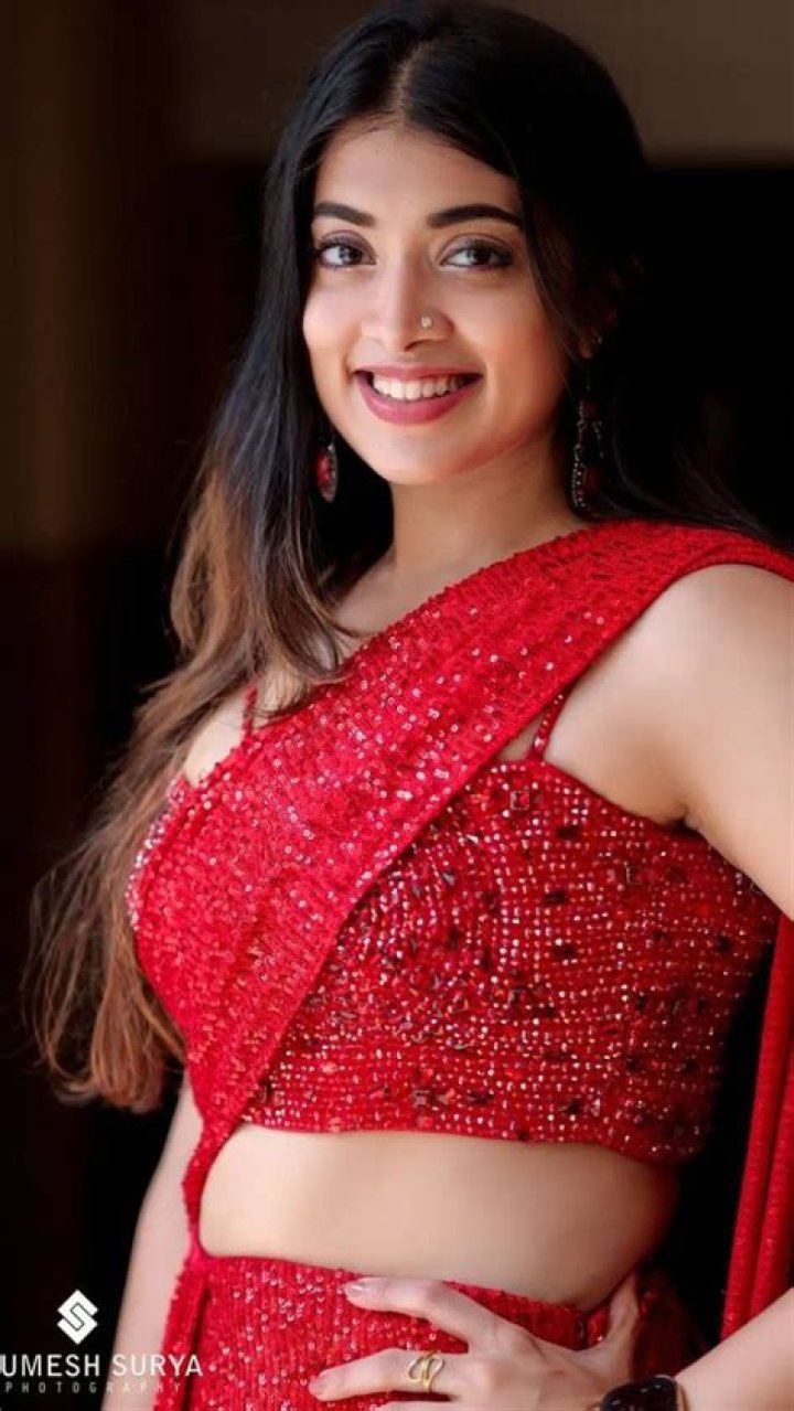 Madhuri Braganza- Wiki, Age, Height, Net Worth, Boyfriend, Ethnicity