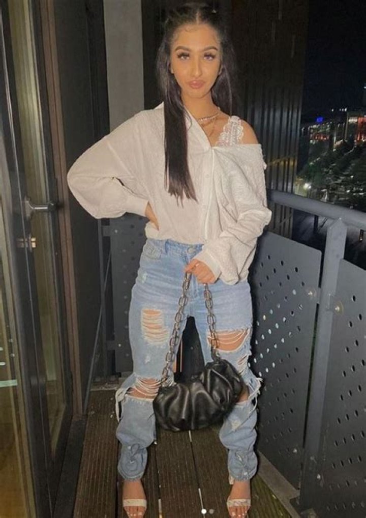 
Mahek Bukhari– Wiki, Age, Height, Net Worth, Boyfriend, Dating	