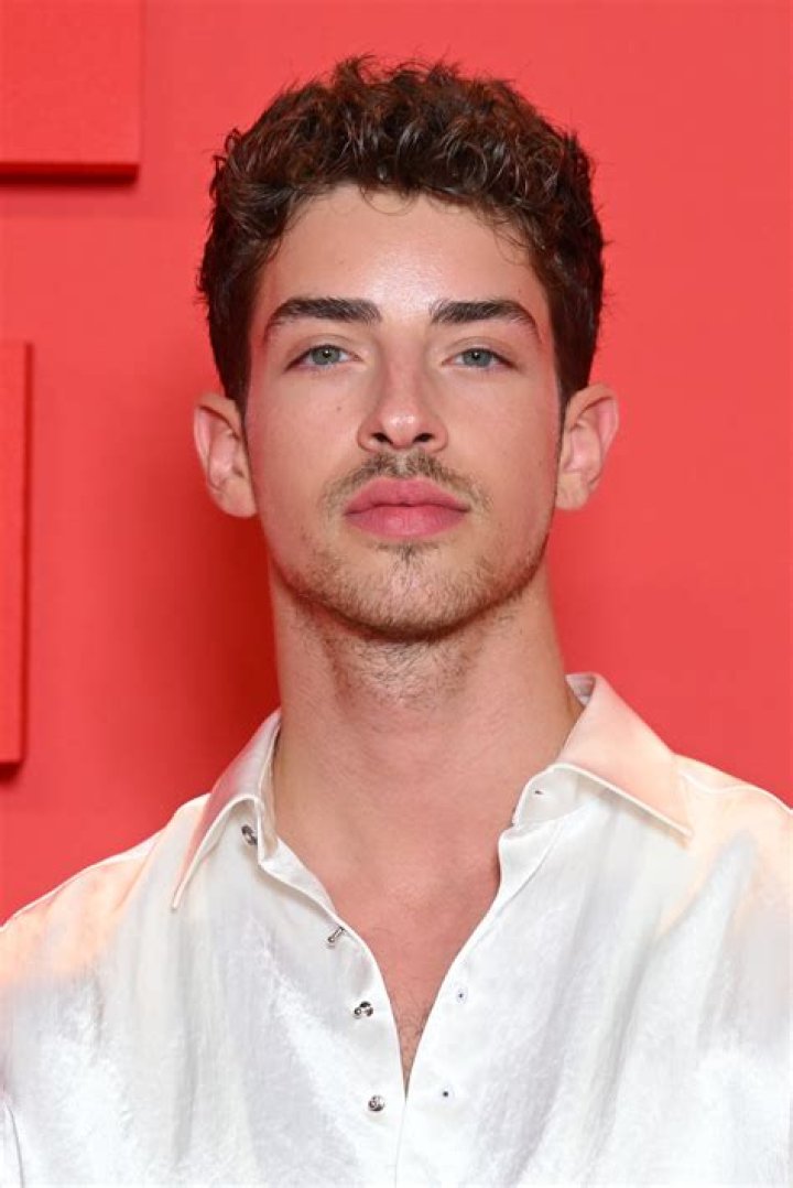 Manu Ríos- Bio, Wiki, Age, Height, Weight, Net Worth, Career