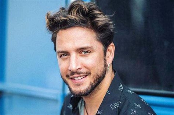 Manuel Carrasco- Wiki, Age, Height, Net Worth, Wife, Ethnicity