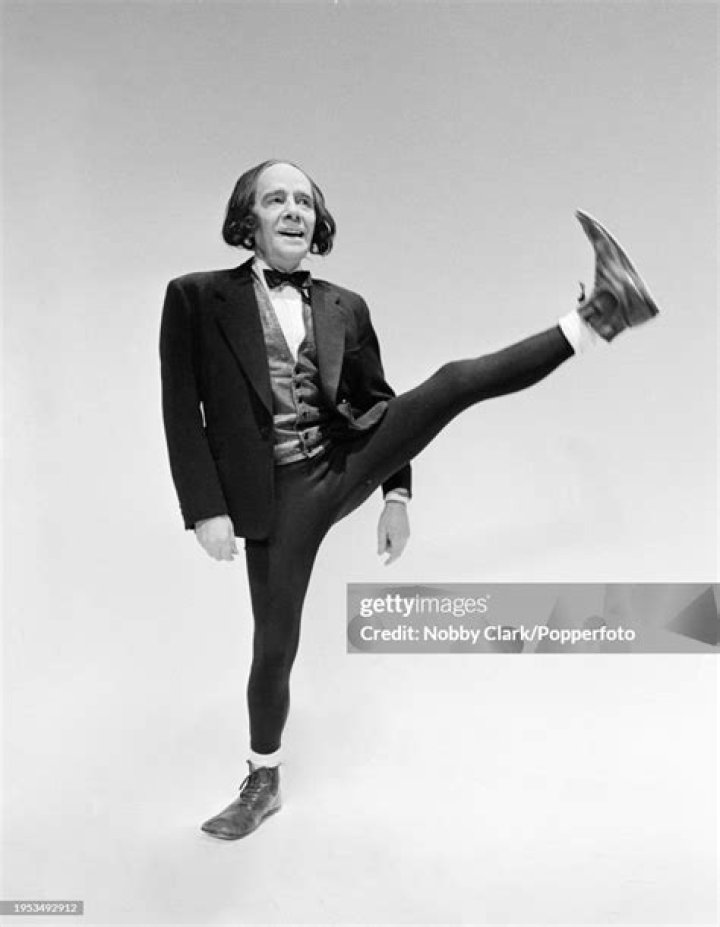 Max Wall- Net Worth, Age, Bio, Career, Wife, Height, Death, Career