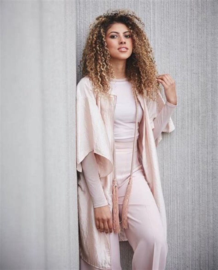 Mckenzie Small- Net Worth, Bio, Age, Ethnicity, Boyfriend, Height, Career