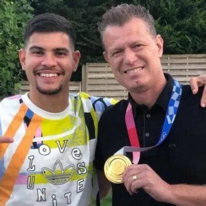 Meet Bruno Guimarães Parents, Dick Gomez And Marcia Moura: Wiki And Ethnicity