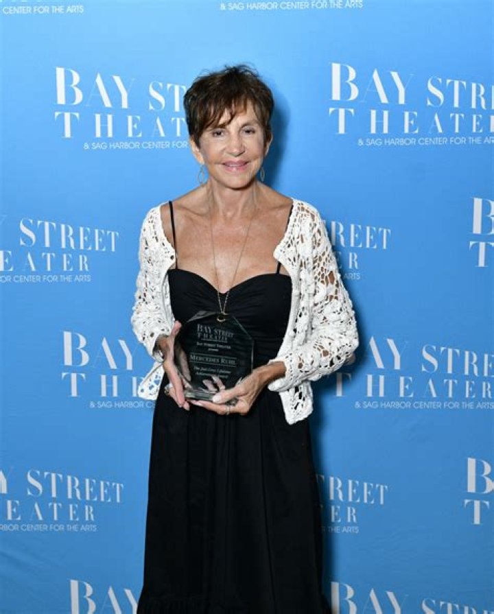 Mercedes Ruehl- Wiki, Age, Husband, Ethnicity, Net Worth, Height, Career