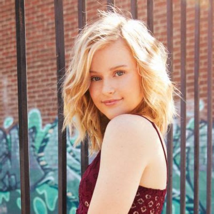 
Mia Dinoto- Wiki, Age, Height, Net Worth, Boyfriend, Ethnicity	