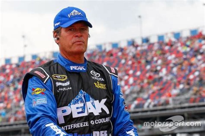 Who Is Michael Waltrip? Wiki, Age, Net Worth, Wife, Ethnicity, Career (Biographygist)