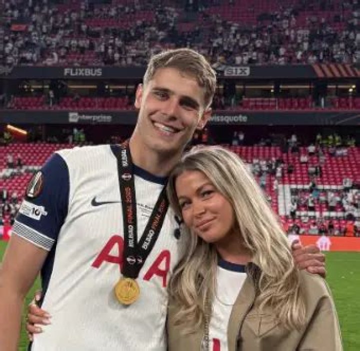 
Micky van de Ven Girlfriend: Is He Dating Anyone? Family And Relationship	