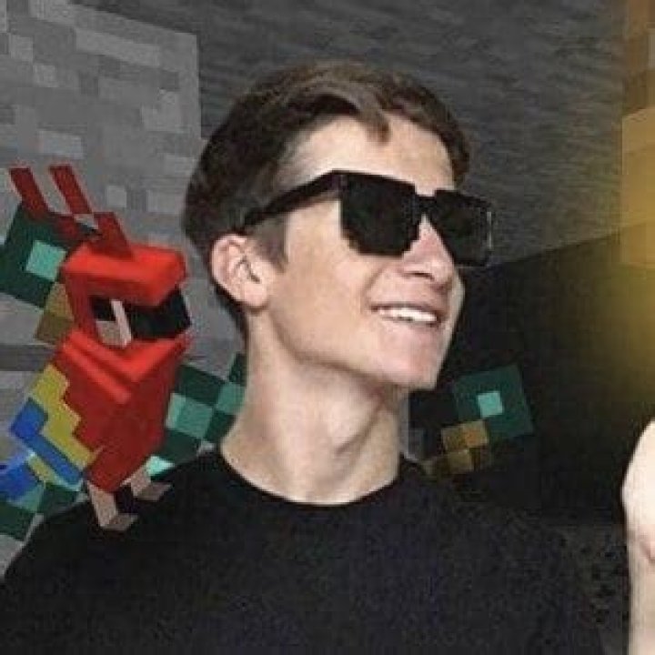Minecrafter2011- Age, Net Worth, Height, Girlfriend, Career, Nationality
