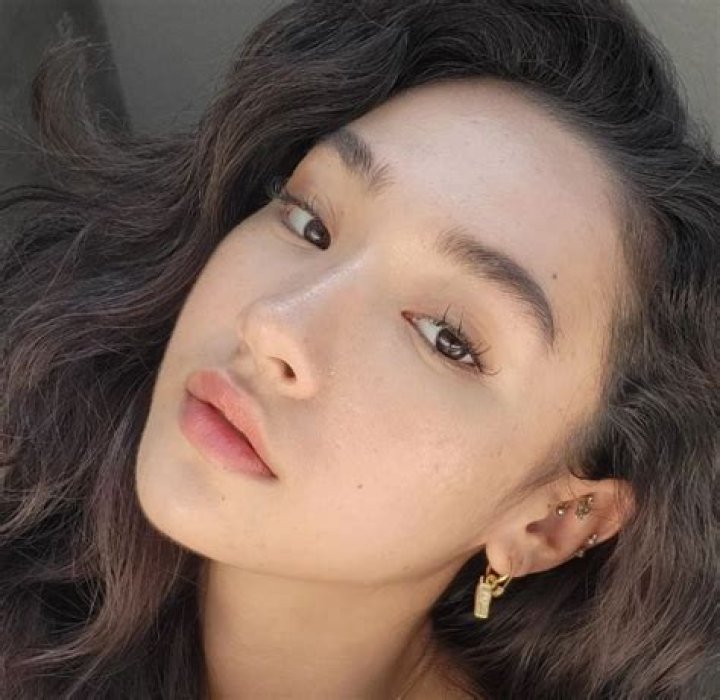 
Minnie Mills- Wiki, Age, Ethnicity, Boyfriend, Height, Net Worth, Career (Biographygist)	