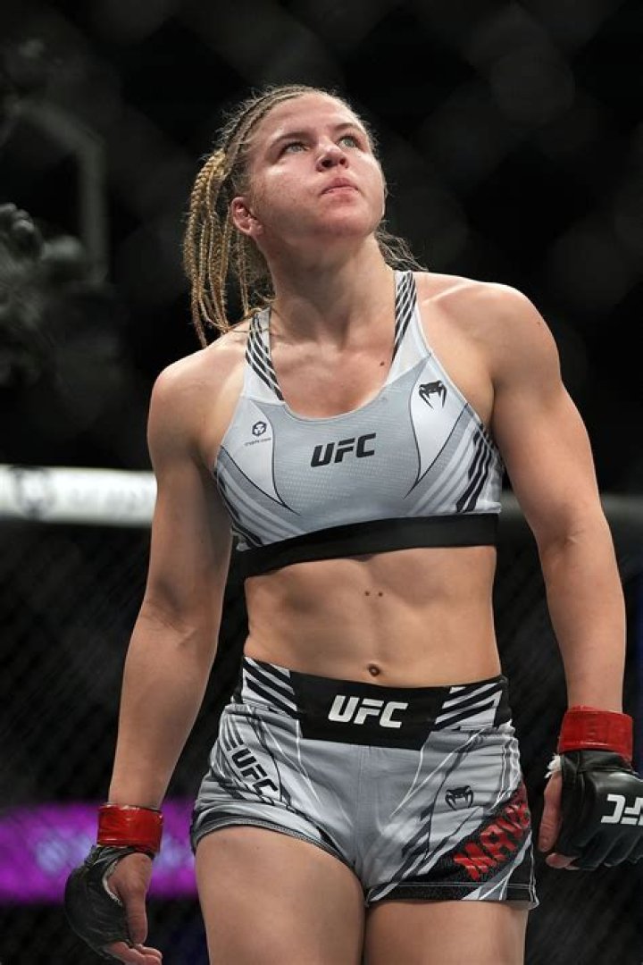 Miranda Maverick- Net Worth, Bio, Age, Height, Boyfriend, Dating, Career