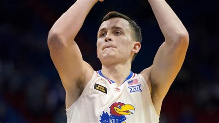 Mitch Lightfoot- Wiki, Age, Ethnicity, Girlfriend, Height, Net Worth, Career (Biographygist)