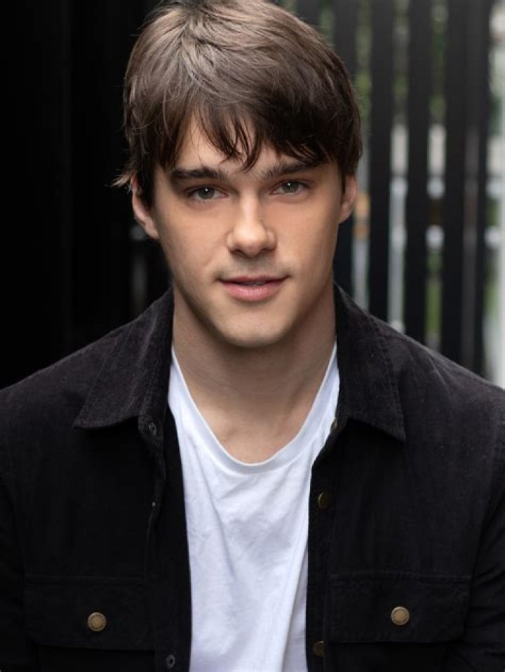 Mitchell Hope- Net Worth, Age, Ethnicity, Girlfriend, Height, Career