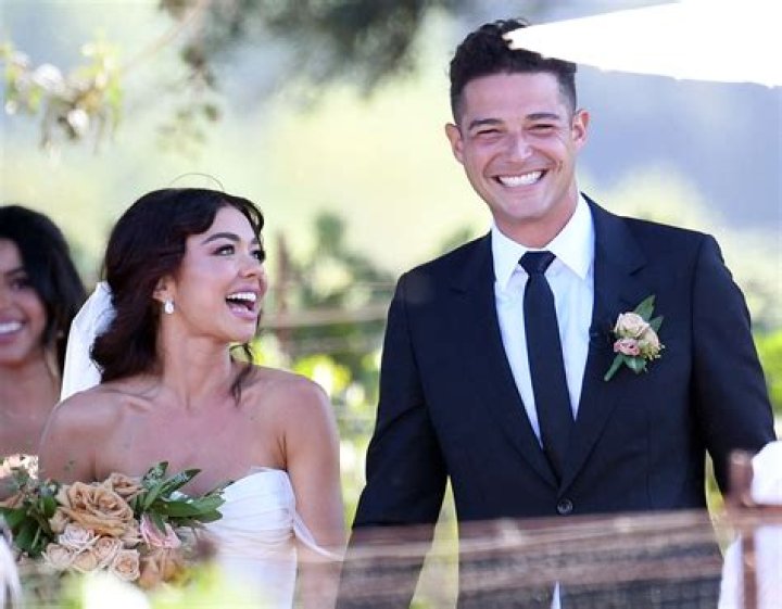 ‘Modern Family’ Star Sarah Hyland And Wells Adams Got Married
