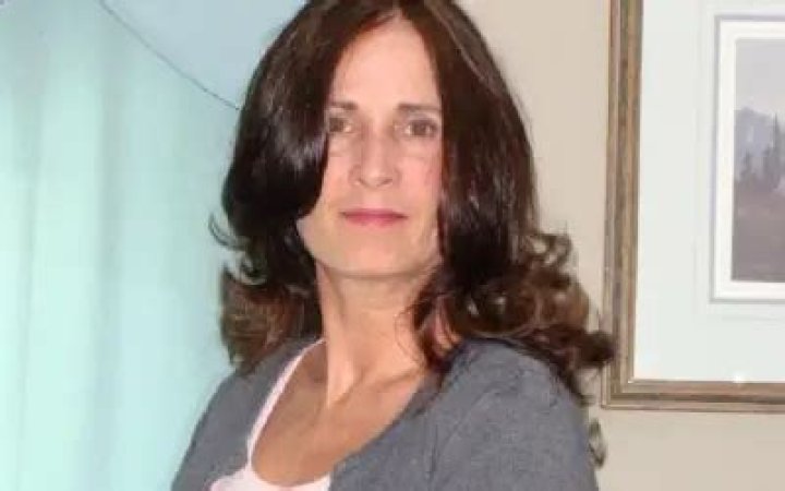 Mollee Roestel- Bio, Age, Net Worth, Husband, Marriage, Ethnicity