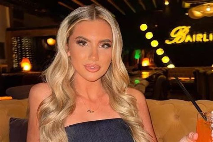 Mollie Salmon- Wiki, Age, Boyfriend, Net Worth, Ethnicity, Height, Career