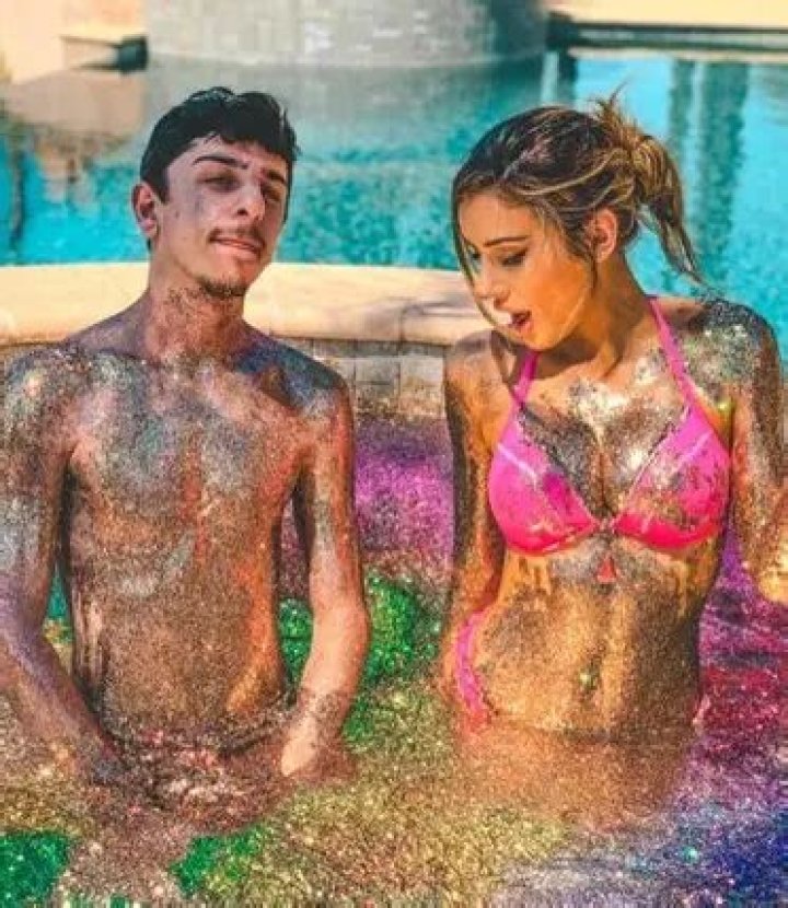 
Molly Eskam- Net Worth, Bio, Age, Ethnicity, Boyfriend, Height, Career	