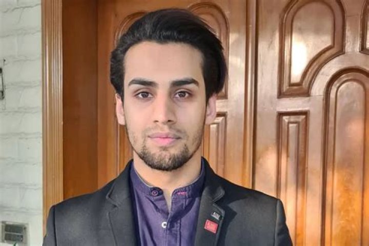 Momin Saqib- Wiki, Age, Height, Girlfriend, Net Worth, Career