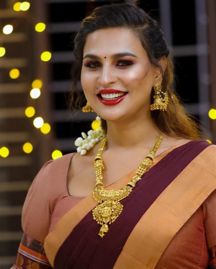 Namitha Marimuthu- Wiki, Age, Net Worth, Boyfriend, Dating, Height