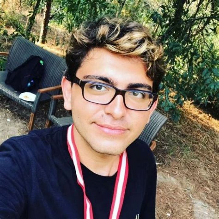 Navid Sole- Wiki, Age, Height, Net Worth, Girlfriend, Dating