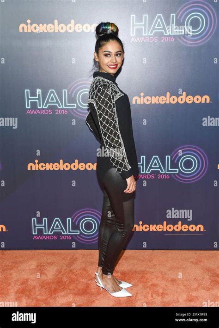 Nelufar Hedayat- Age, Boyfriend, Height, Net Worth, Career, Nationality