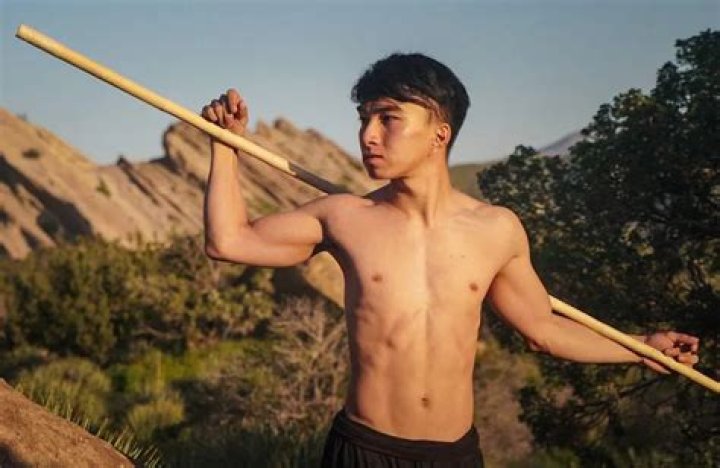 Nhut Le- Net Worth, Age, Ethnicity, Height, Girlfriend, Career