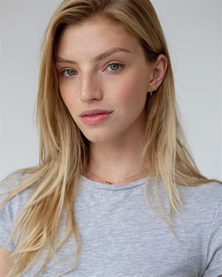 Niamh Adkins- Net Worth, Bio, Age, Dating, Height, Career