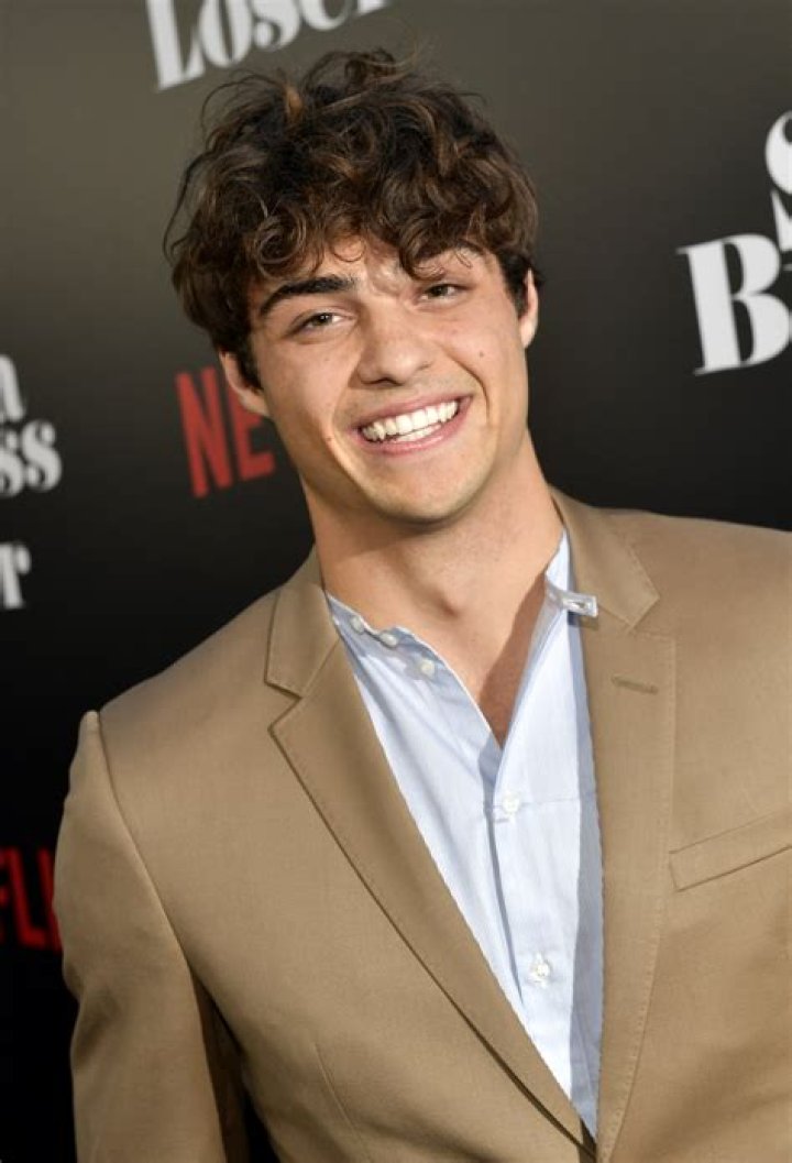 Noah Centineo- Bio, Age, Height, Net Worth, Girlfriend, Ethnicity, Career