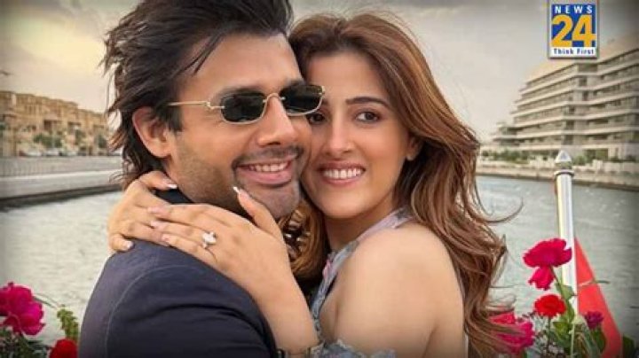 Nupur Sanon- Wiki, Age, Ethnicity, Boyfriend, Height, Net Worth, Career