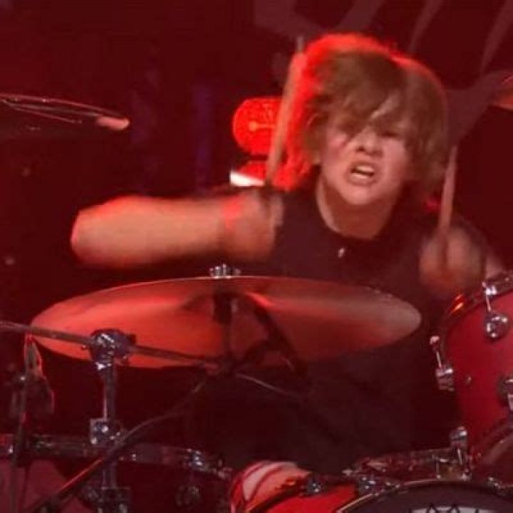 Oliver Hawkins Pays Tribute To His Father With The Foo Fighters 
