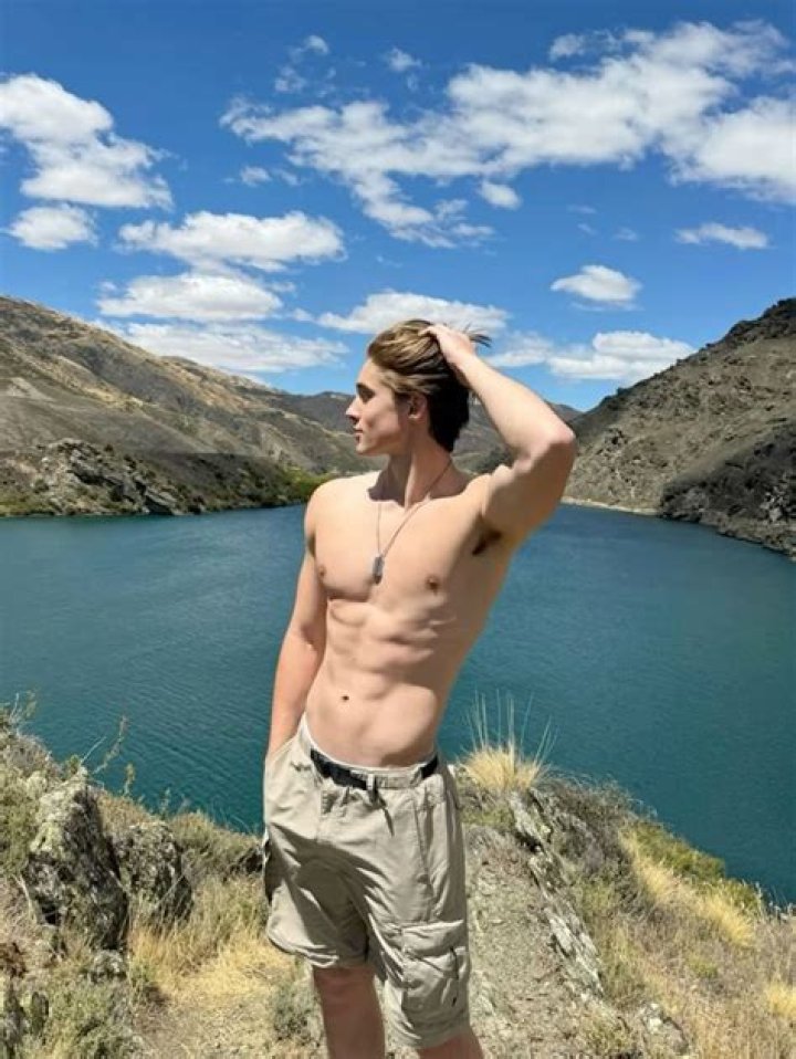 Ollie Muhl- Wiki, Bio, Age, Height, Net Worth, Girlfriend