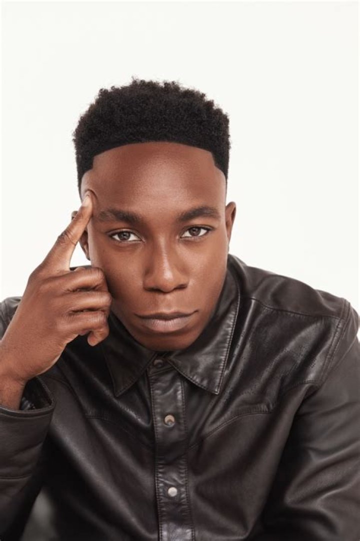 Olly Sholotan- Bio, Age, Height, Net Worth, Girlfriend, Dating