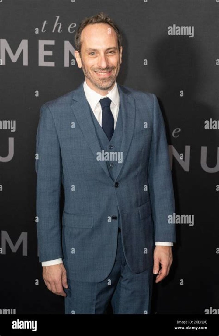 Peter Grosz- Wife, Age, Height, Net Worth, Ethnicity, Wiki