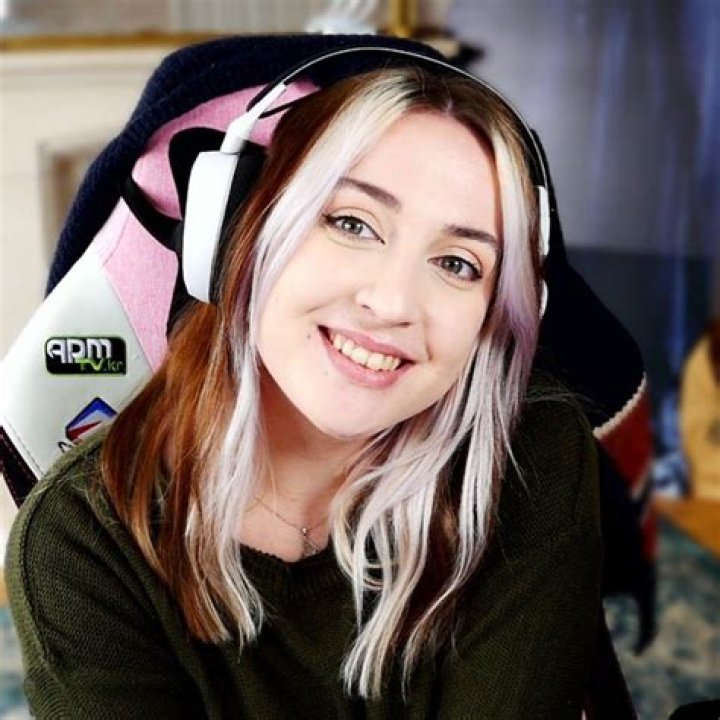 Plumbella- Biography, Age, Height, Net Worth, Boyfriend, Dating