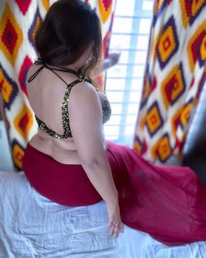 Pooja Shukla- Wiki, Age, Net Worth, Boyfriend, Dating, Height