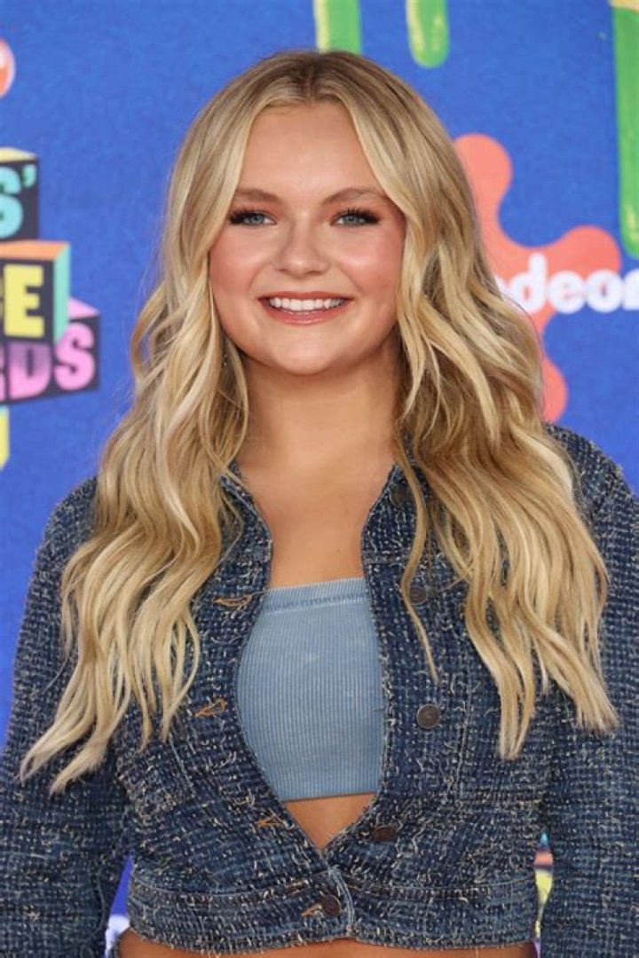 Pressley Hosbach- Age, Height, Boyfriend, Net Worth, Nationality