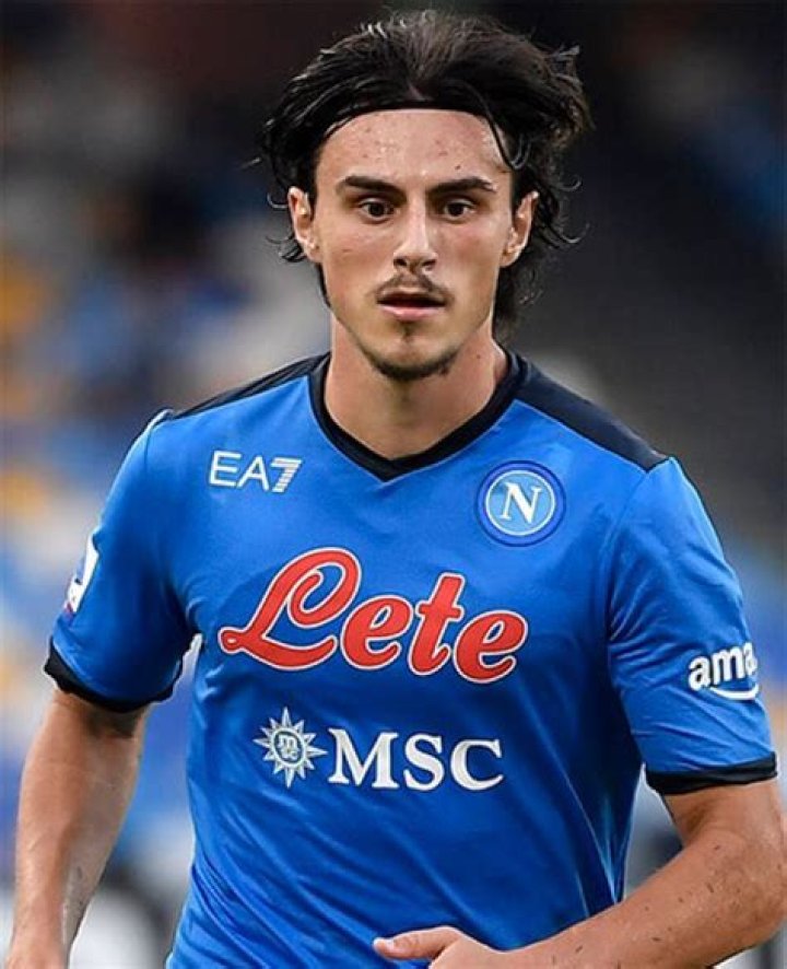 Real Madrid & Barcelona Are Interested In Young Midfielder Eljif Elmas And Florian Wirtz