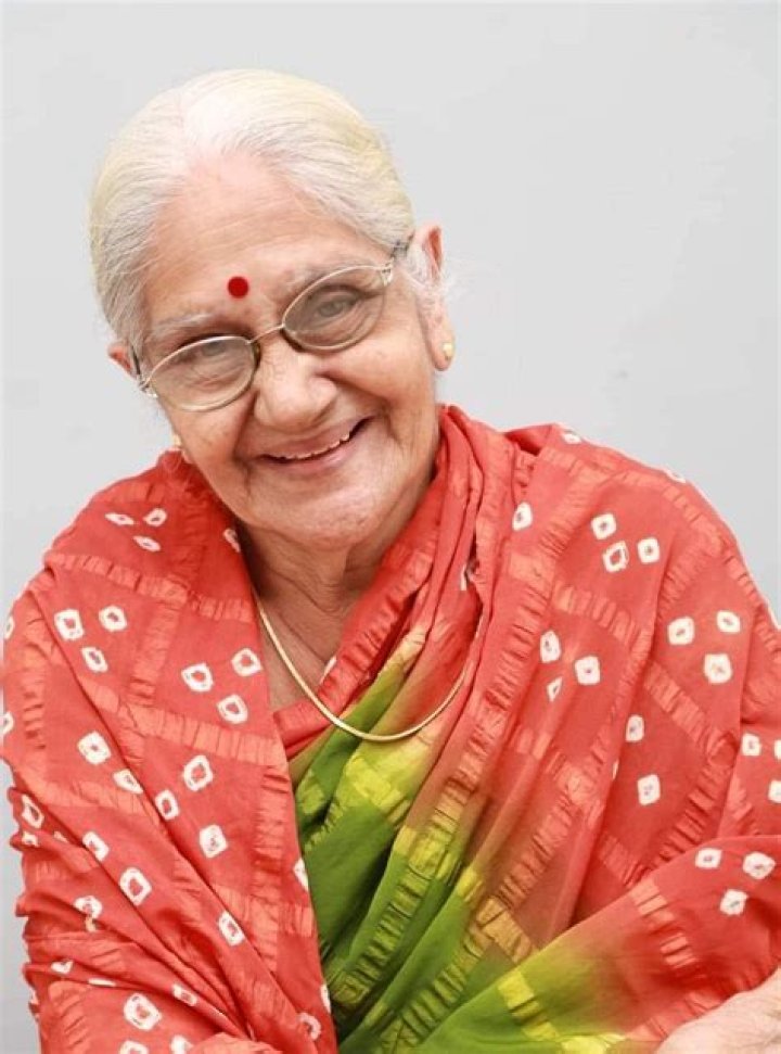 Rekha Kamat- Bio, Age, Net Worth, Husband, Marriage, Height