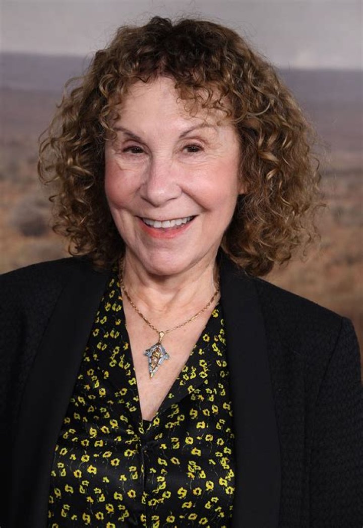 Who is Rhea Perlman? Wiki, Age, Ethnicity, Wife, Height, Net Worth, Career (Biographygist)
