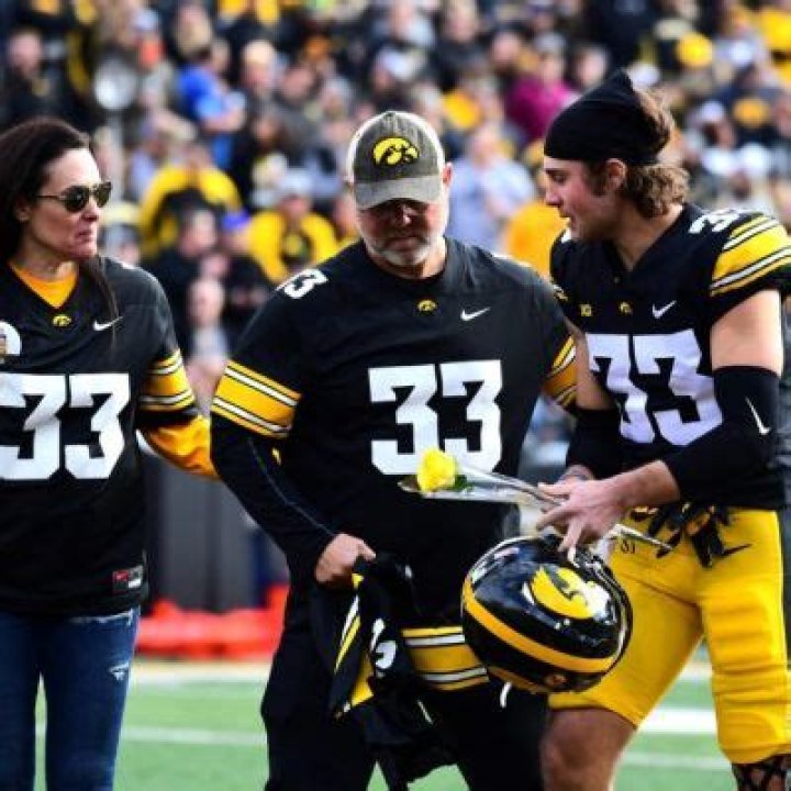 Riley Moss Parents: Who Are Mark And Beth Moss? Explore His Family Details