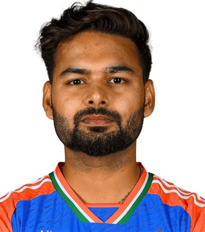 Rishabh Pant- Bio, Age, Height, Net Worth, Girlfriend, Dating